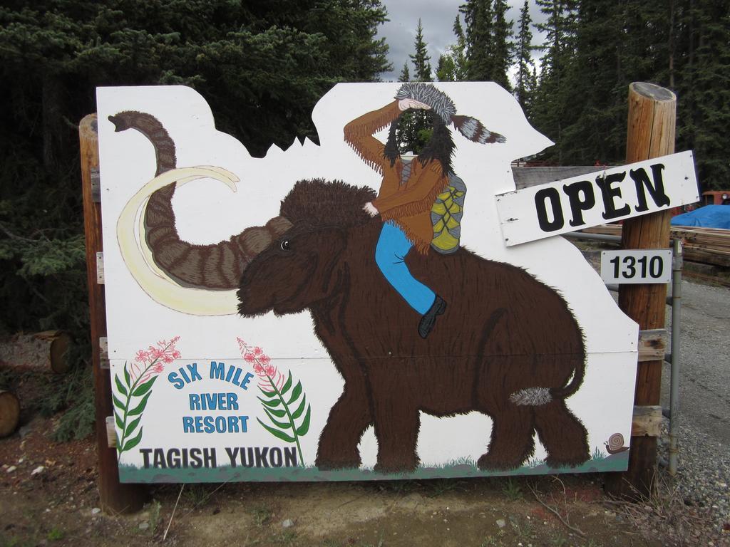 Six Mile River Resort Tagish Extérieur photo