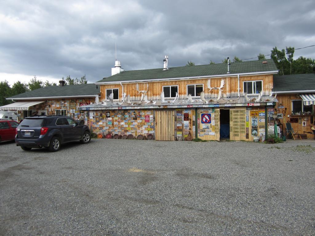 Six Mile River Resort Tagish Extérieur photo